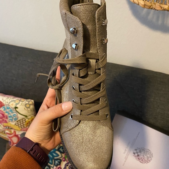 VINCE CAMUTO GAVIANA SIZE 7 - Picture 3 of 4